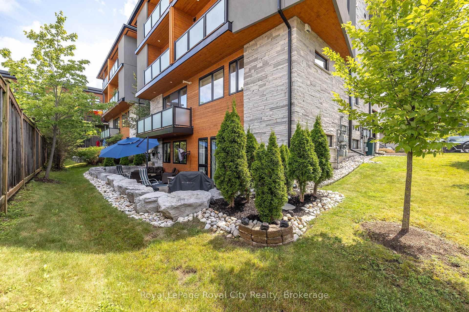 Photo 3 of Unit 17, 32 Arkell Road, Guelph, Kortright East — HOMEH