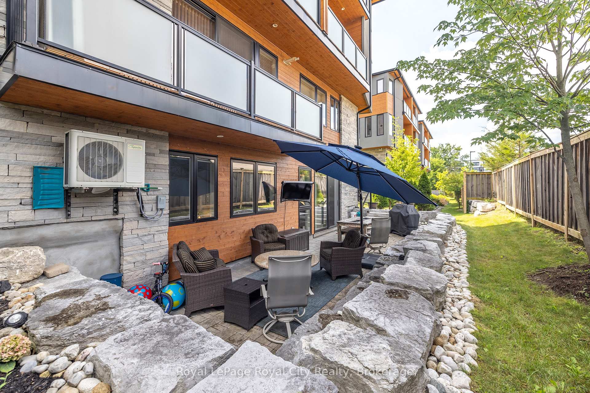 Photo 4 of Unit 17, 32 Arkell Road, Guelph, Kortright East — HOMEH