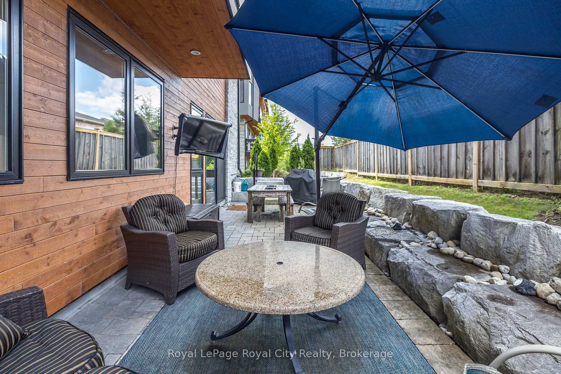 Photo 5 of Unit 17, 32 Arkell Road, Guelph, Kortright East — HOMEH