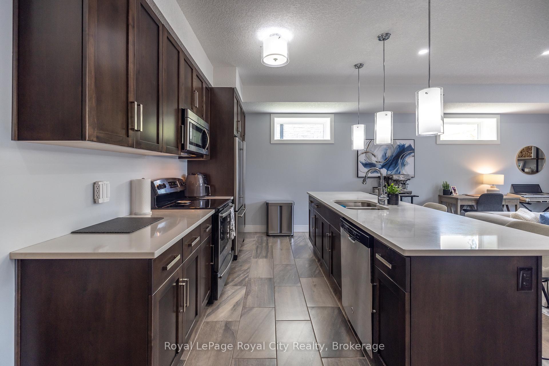 Photo 13 of Unit 17, 32 Arkell Road, Guelph, Kortright East — HOMEH