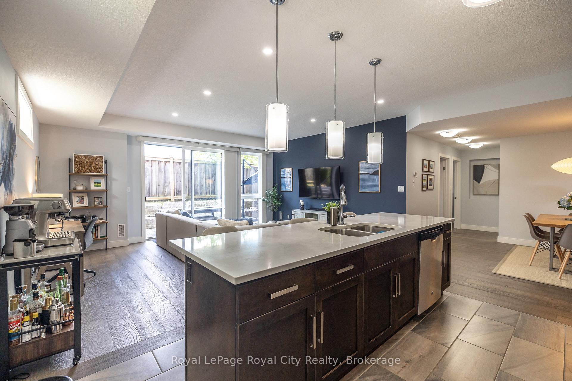 Photo 15 of Unit 17, 32 Arkell Road, Guelph, Kortright East — HOMEH