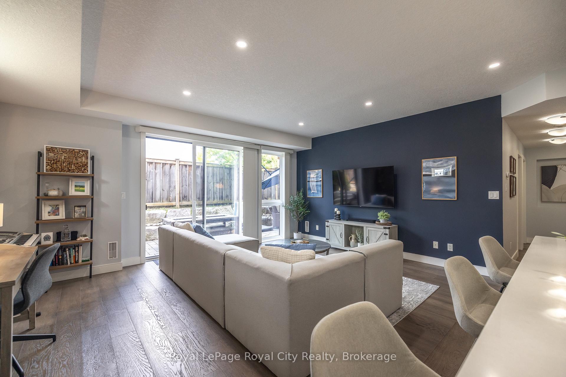 Photo 16 of Unit 17, 32 Arkell Road, Guelph, Kortright East — HOMEH