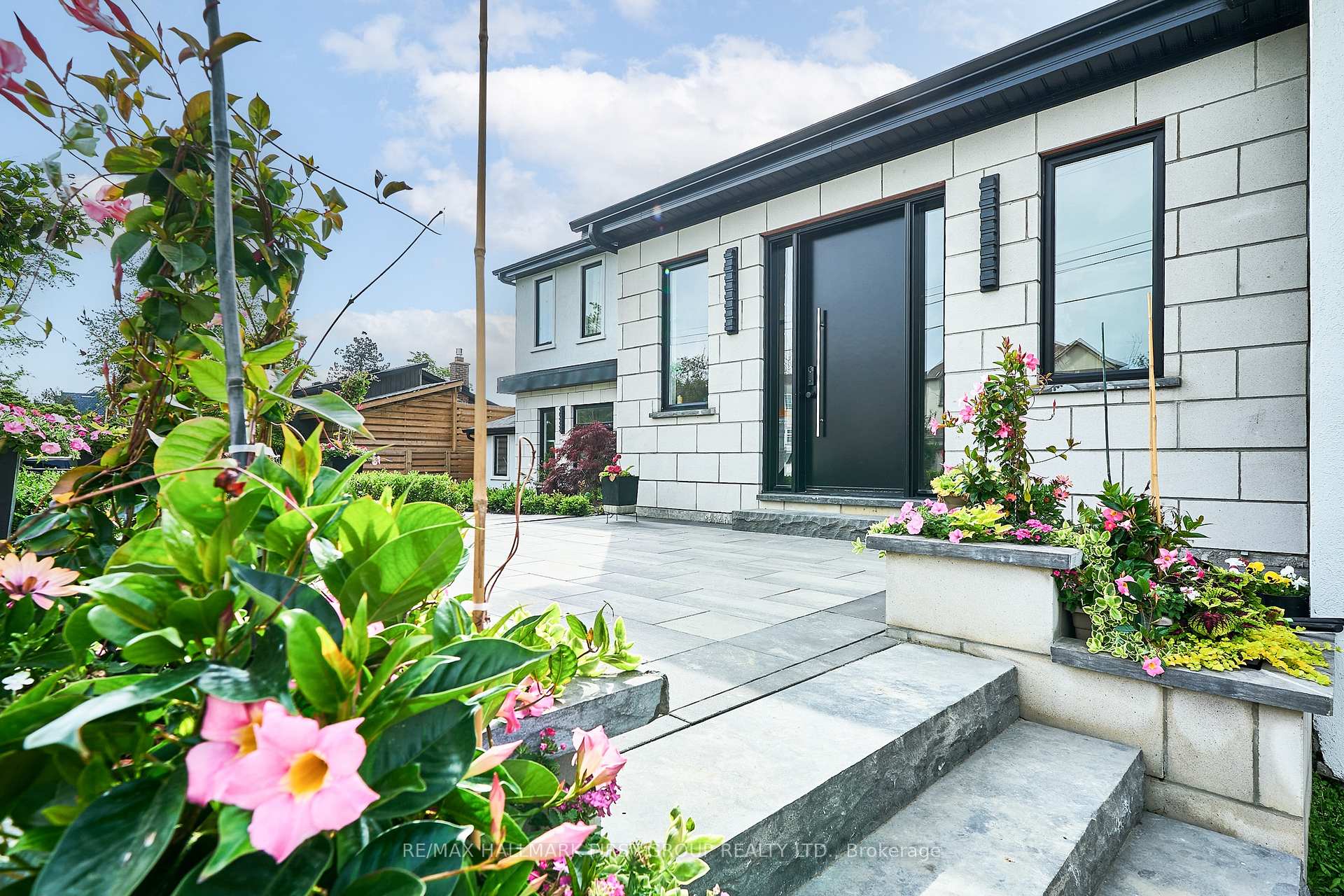 Photo 3 of 52 Ontoro Boulevard, Ajax, South East — HOMEH