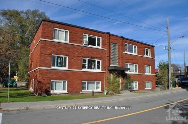 Front of Unit 3, 151 Holmwood Avenue