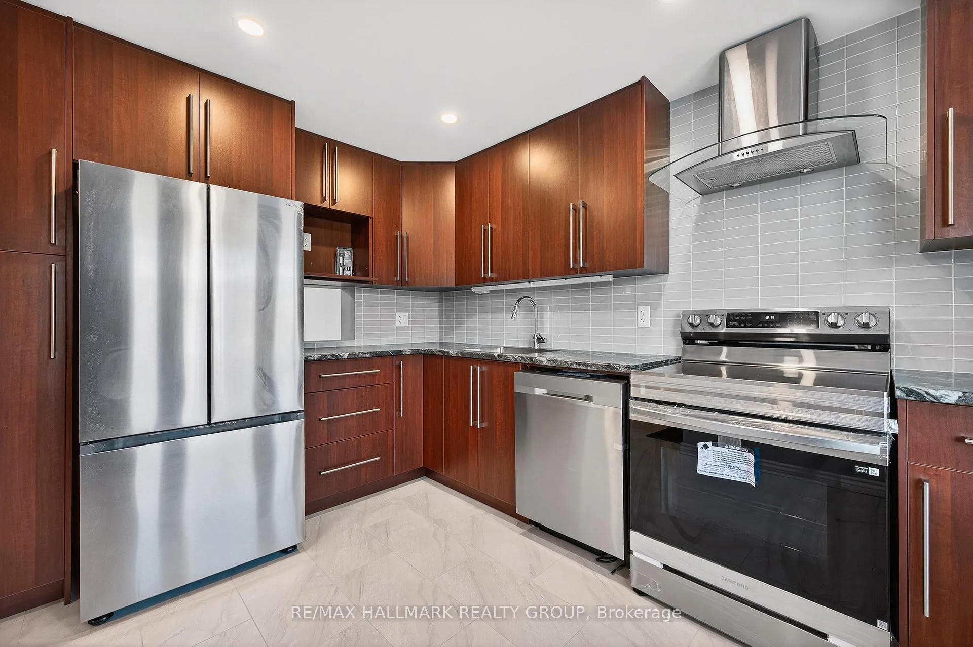 Photo 7 of Unit B, 905 Elmsmere Road, Ottawa, Beacon Hill South — HOMEH