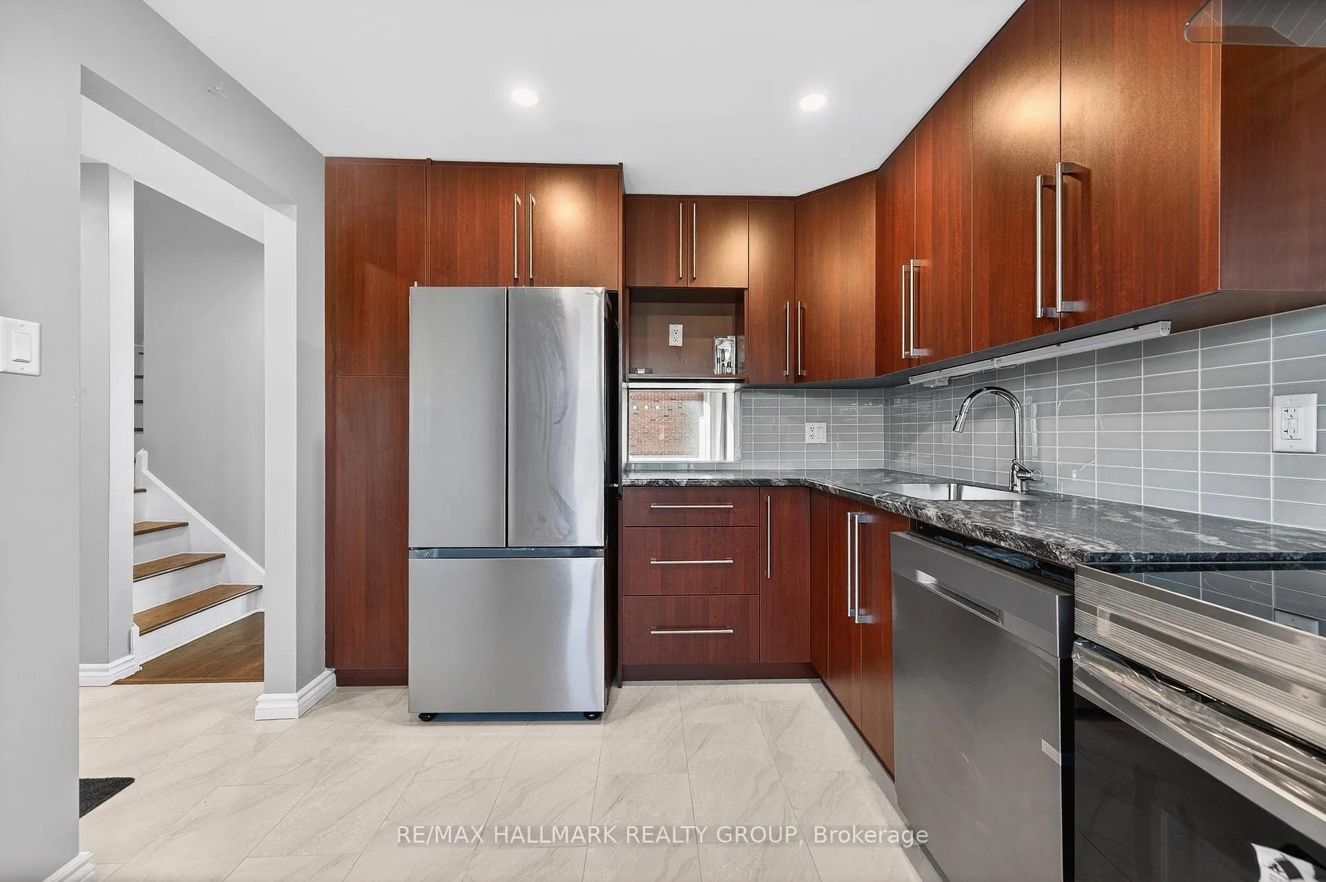 Photo 8 of Unit B, 905 Elmsmere Road, Ottawa, Beacon Hill South — HOMEH