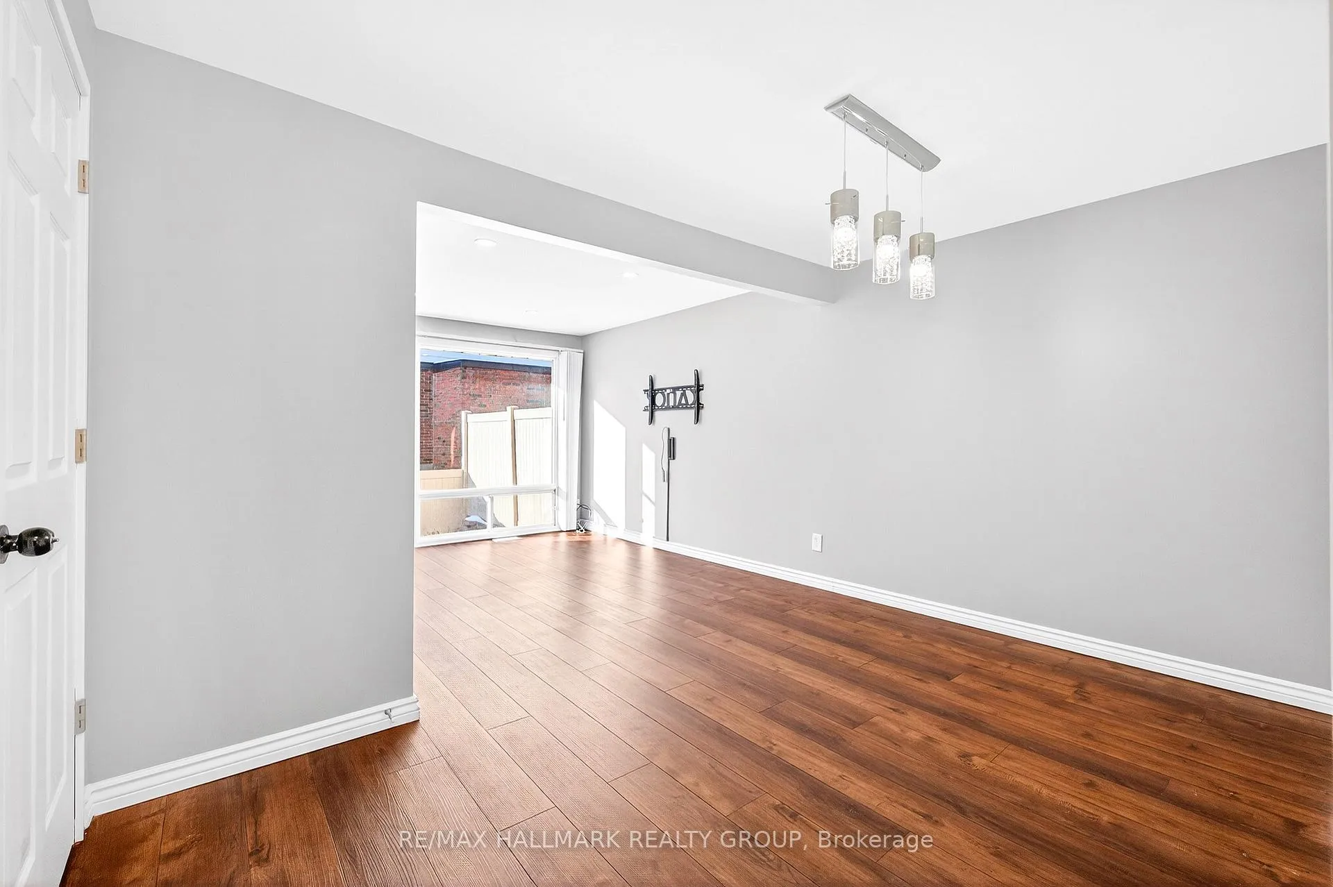 Photo 9 of Unit B, 905 Elmsmere Road, Ottawa, Beacon Hill South — HOMEH