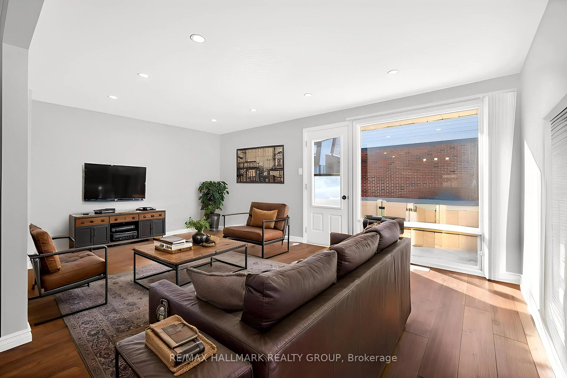 Photo 10 of Unit B, 905 Elmsmere Road, Ottawa, Beacon Hill South — HOMEH