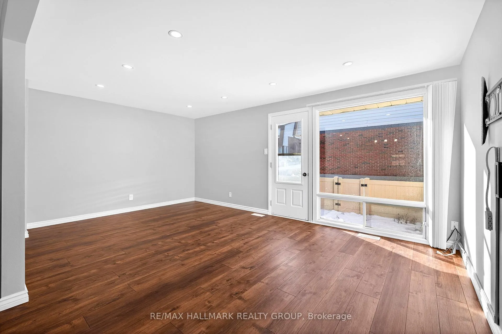 Photo 11 of Unit B, 905 Elmsmere Road, Ottawa, Beacon Hill South — HOMEH