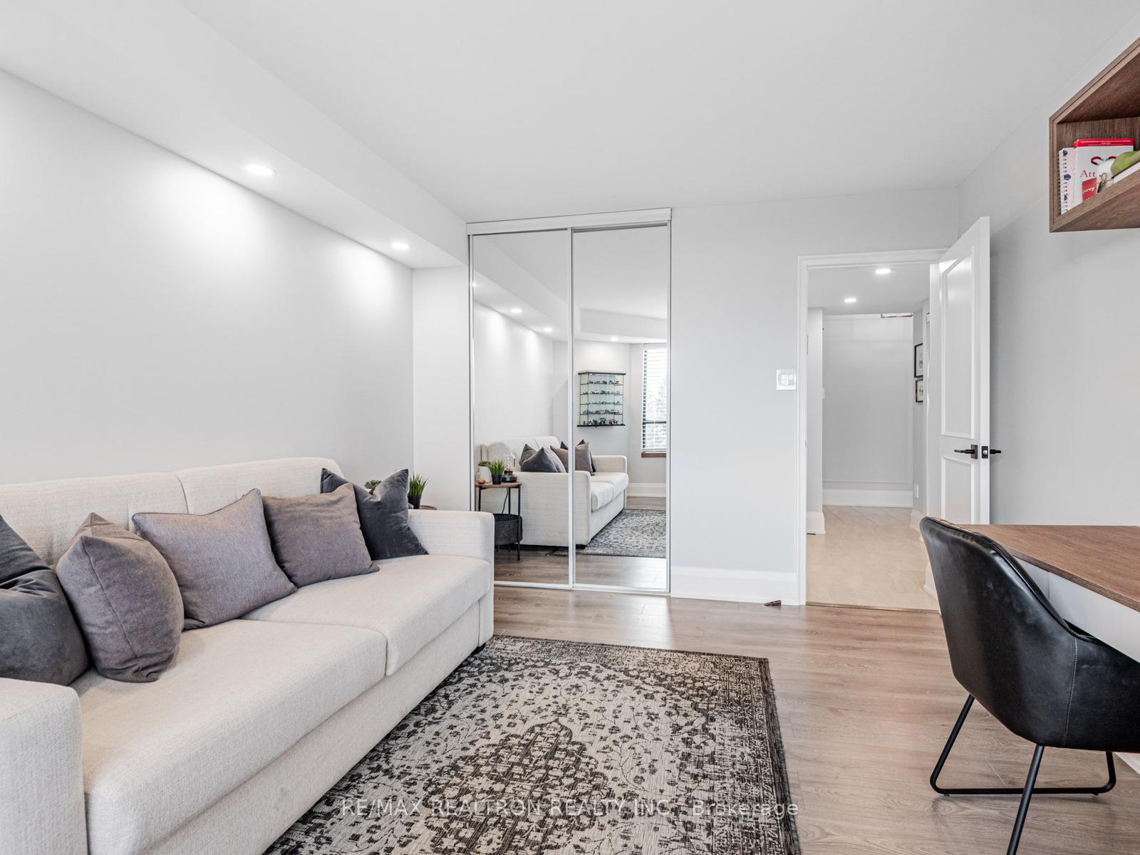 Photo 2 of Unit 504, 7440 Bathurst Street, Vaughan, Brownridge — HOMEH