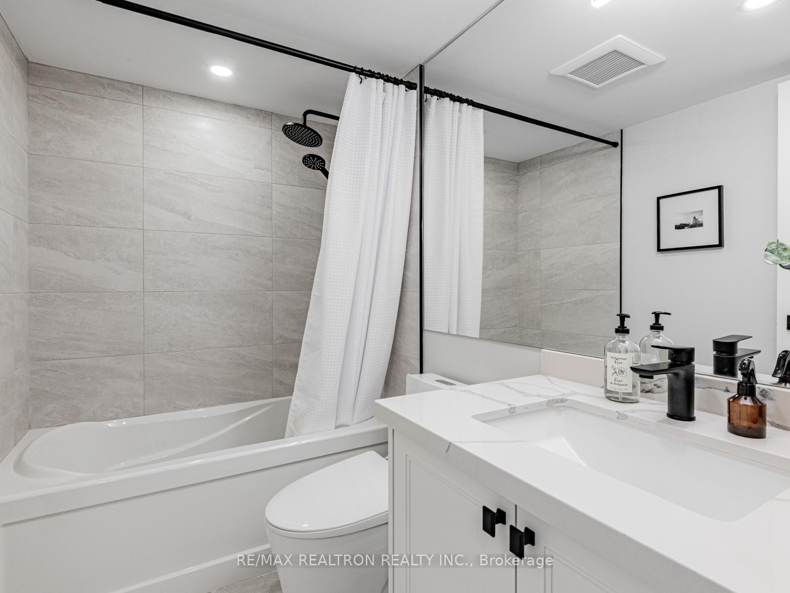 Photo 3 of Unit 504, 7440 Bathurst Street, Vaughan, Brownridge — HOMEH