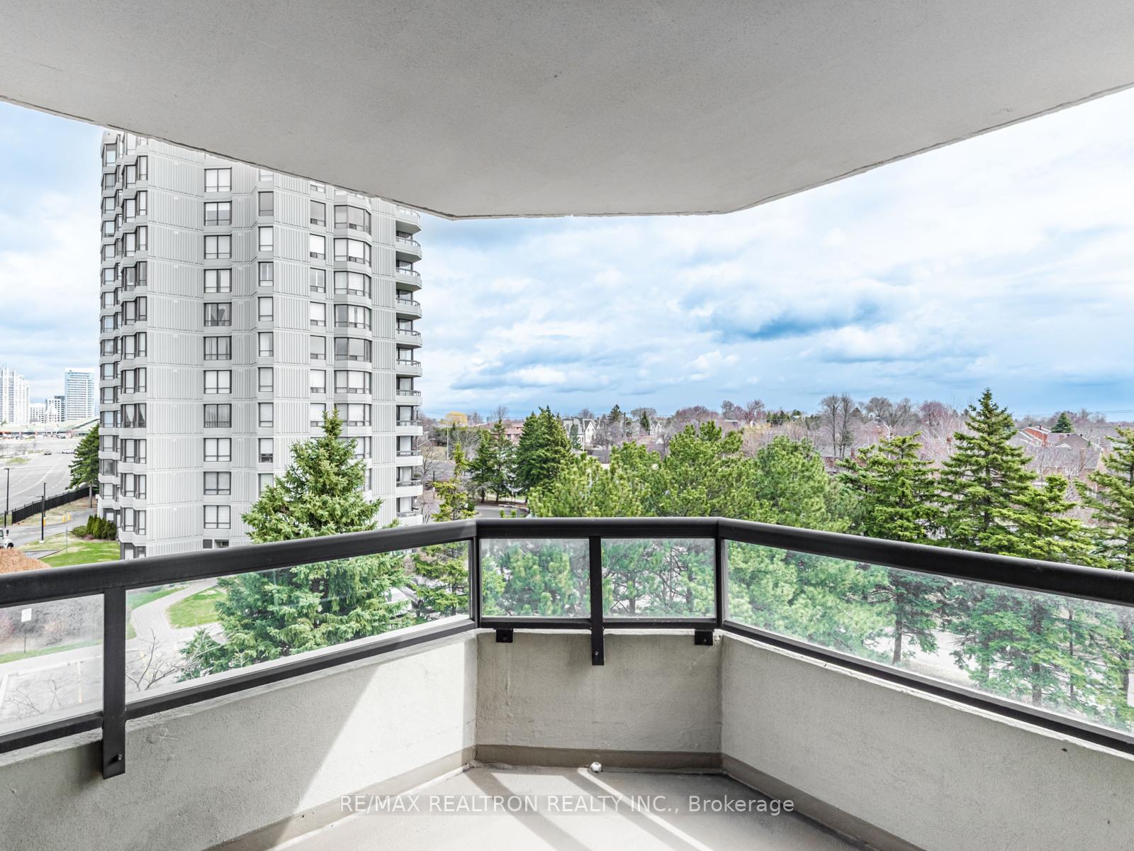 Photo 4 of Unit 504, 7440 Bathurst Street, Vaughan, Brownridge — HOMEH