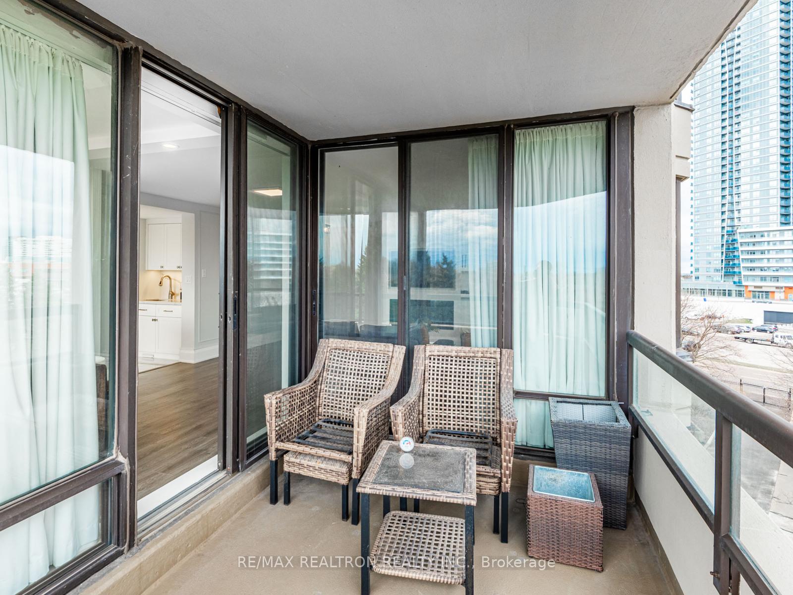 Photo 5 of Unit 504, 7440 Bathurst Street, Vaughan, Brownridge — HOMEH