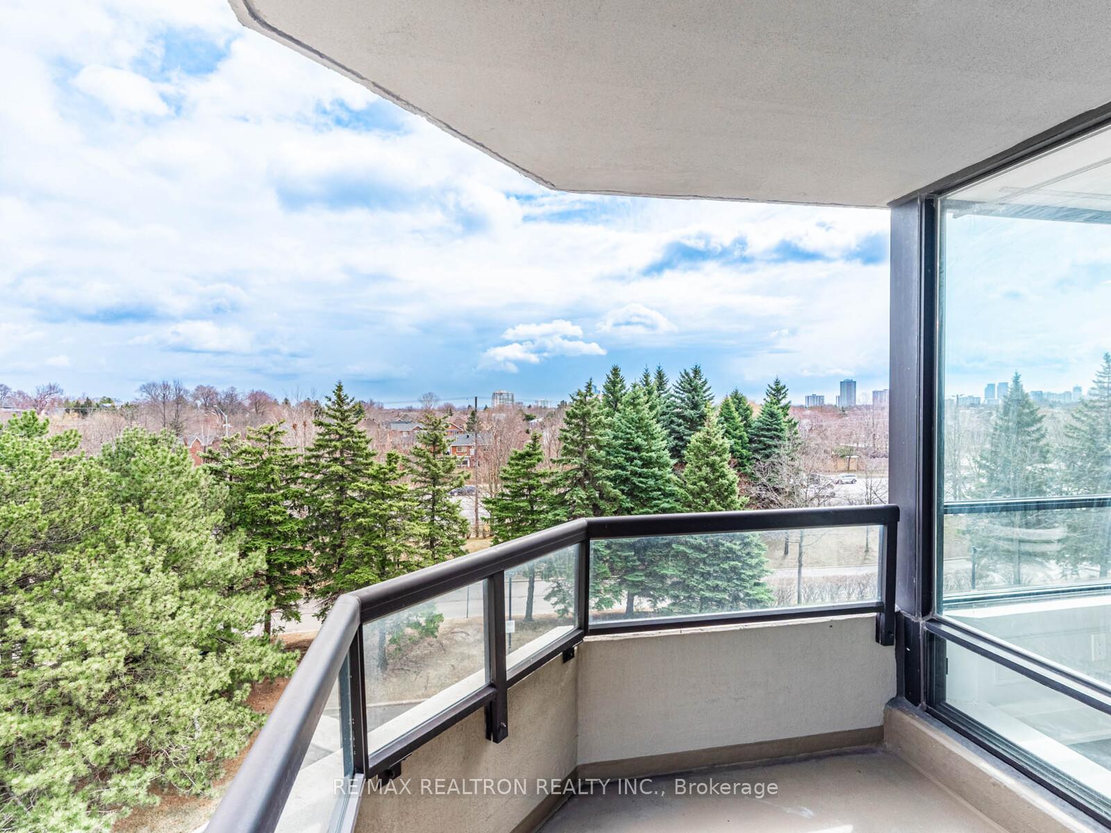 Photo 6 of Unit 504, 7440 Bathurst Street, Vaughan, Brownridge — HOMEH