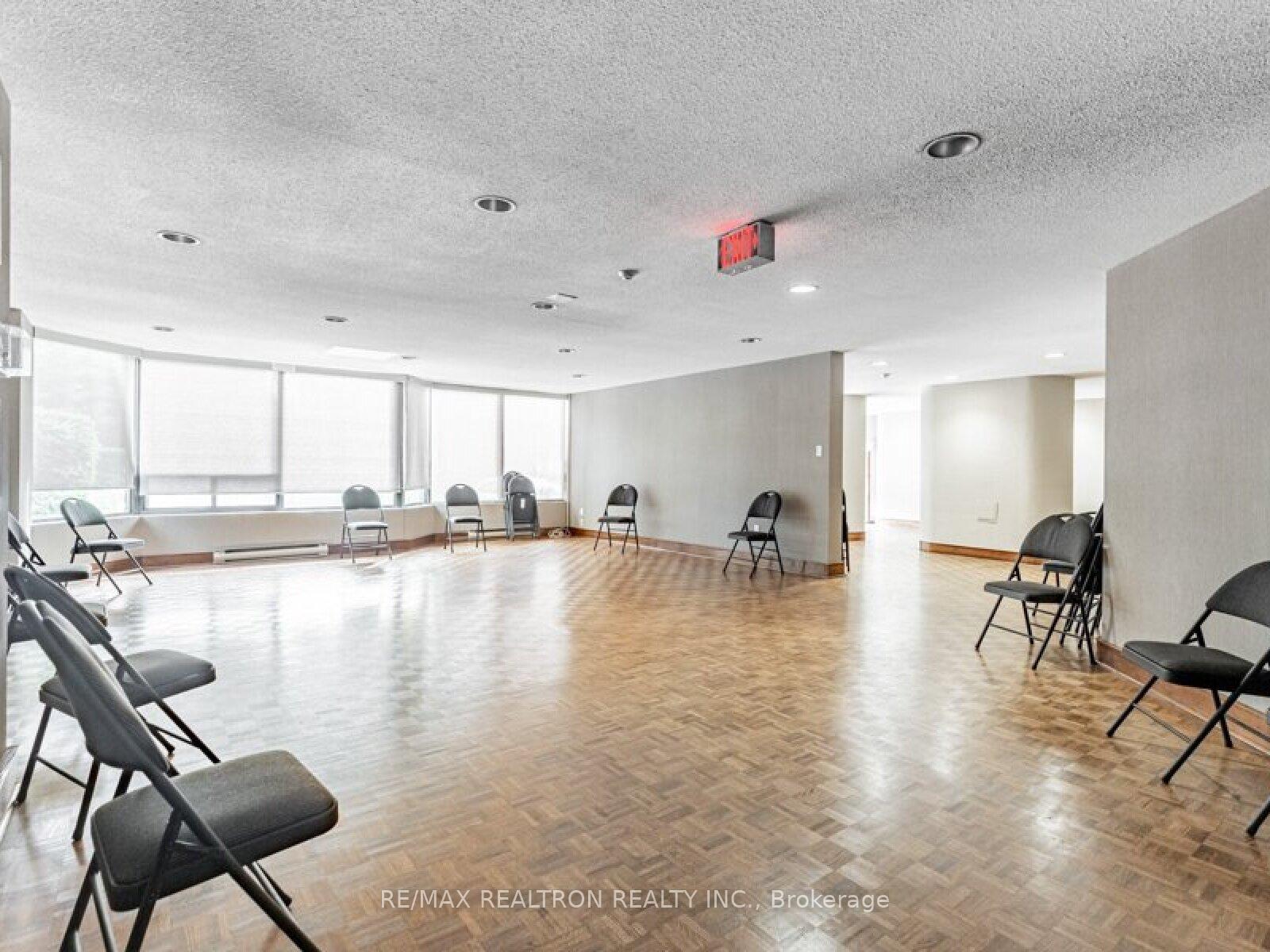 Photo 8 of Unit 504, 7440 Bathurst Street, Vaughan, Brownridge — HOMEH