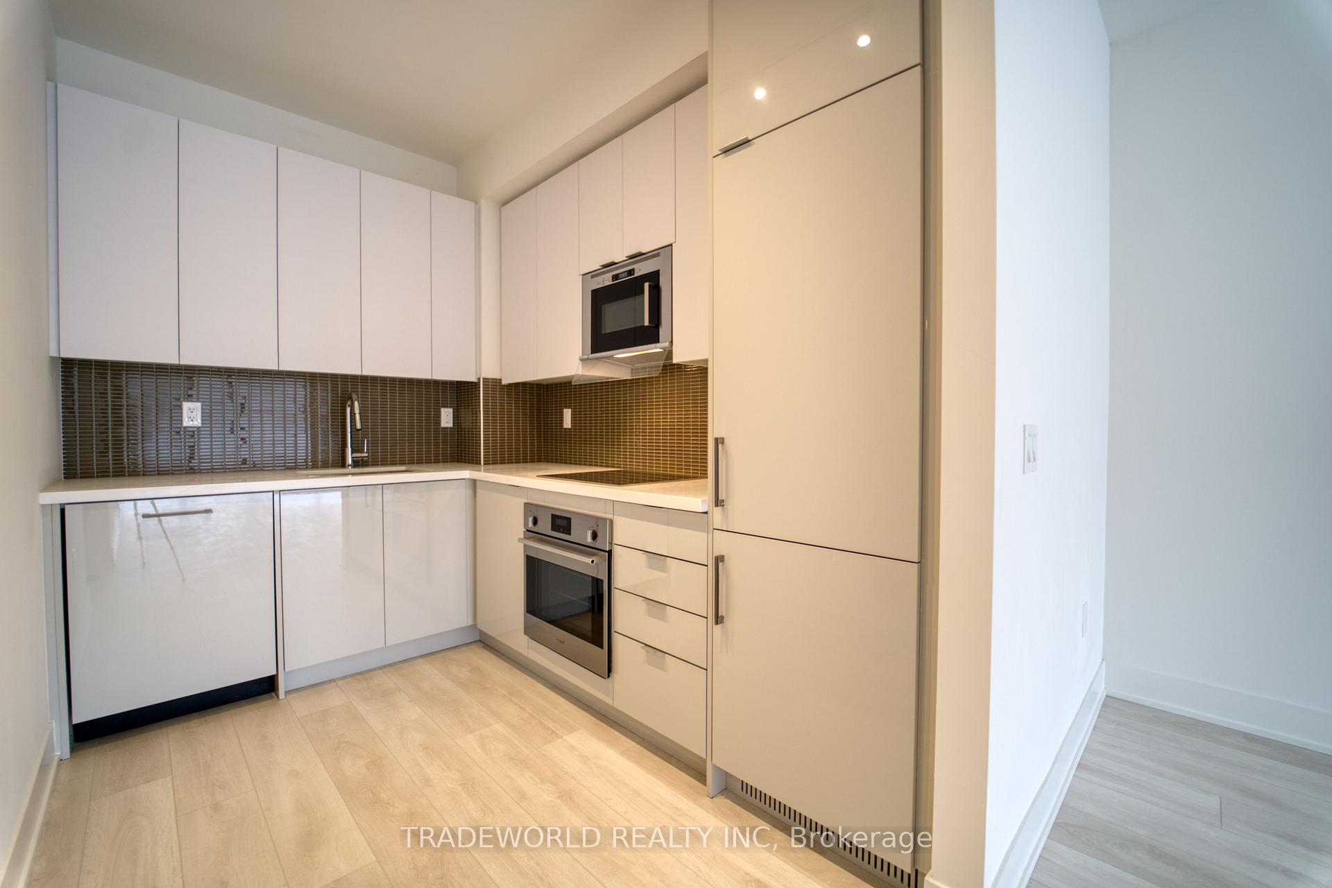 Photo 3 of Unit 909, 2908 Highway 7, Vaughan, Concord — HOMEH