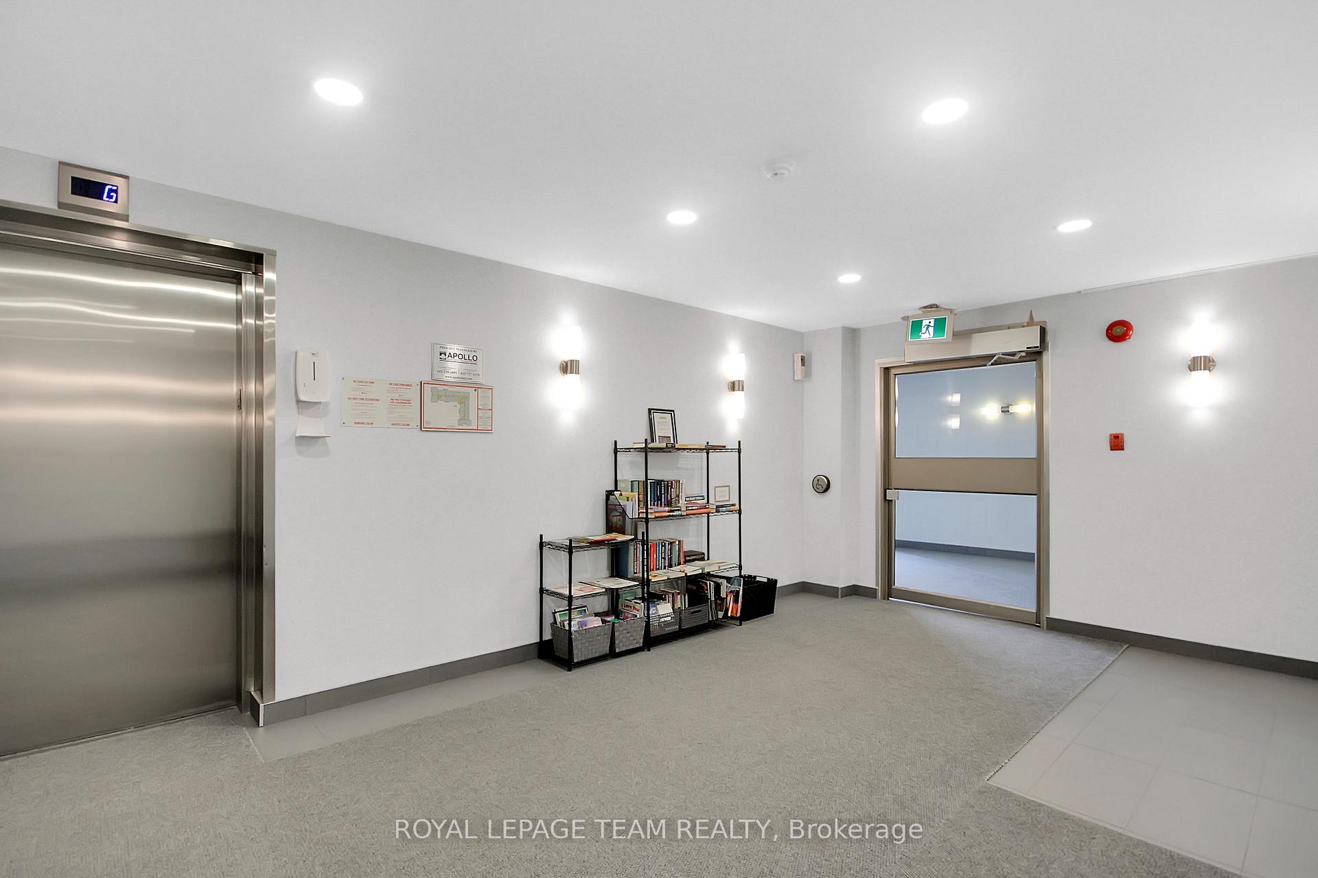 Photo 3 of Unit 305, 218 Viewmount Drive, Ottawa, Borden Farm/Stewart Farm/Carleton Heights/Parkwood Hills — HOMEH
