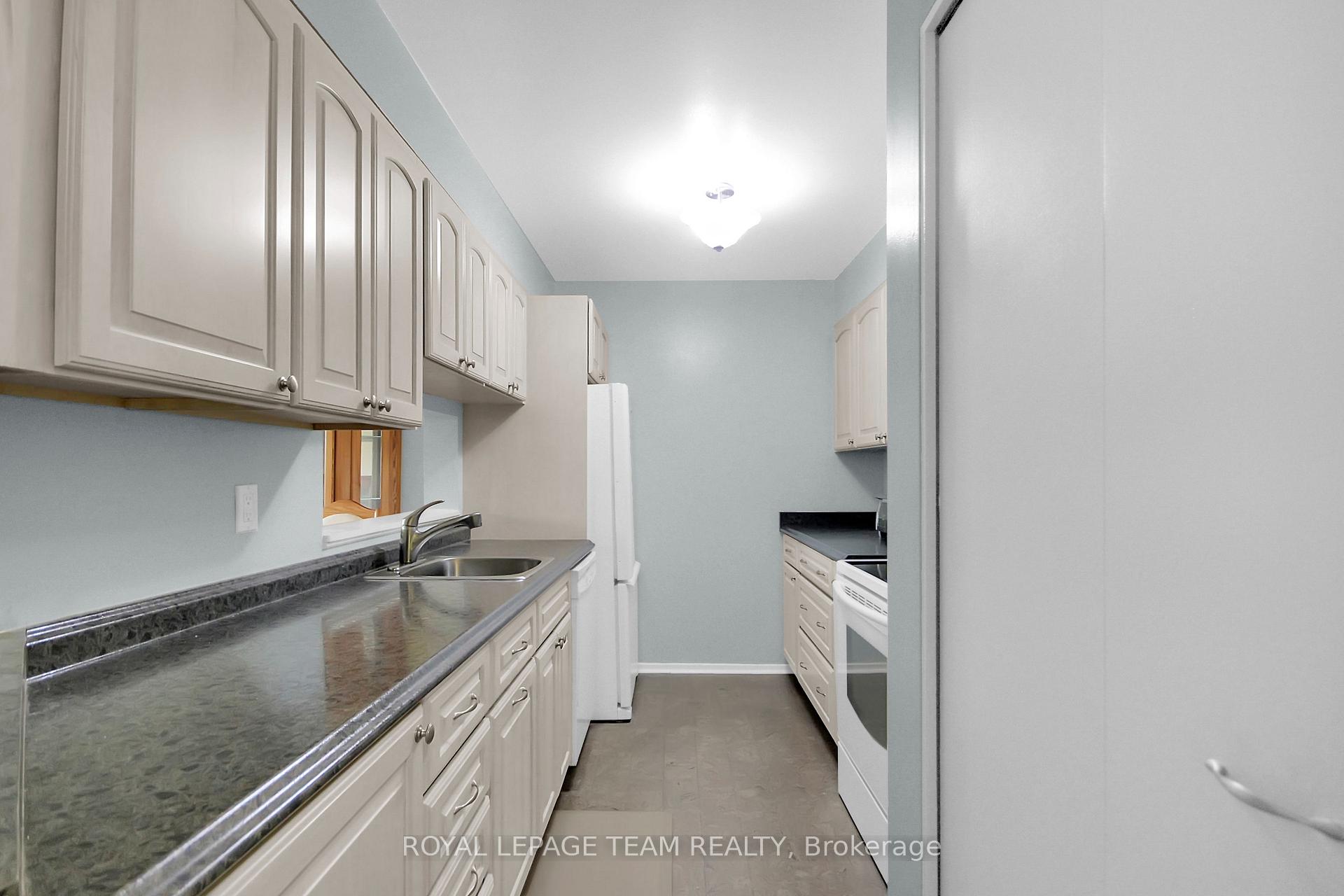 Photo 8 of Unit 305, 218 Viewmount Drive, Ottawa, Borden Farm/Stewart Farm/Carleton Heights/Parkwood Hills — HOMEH