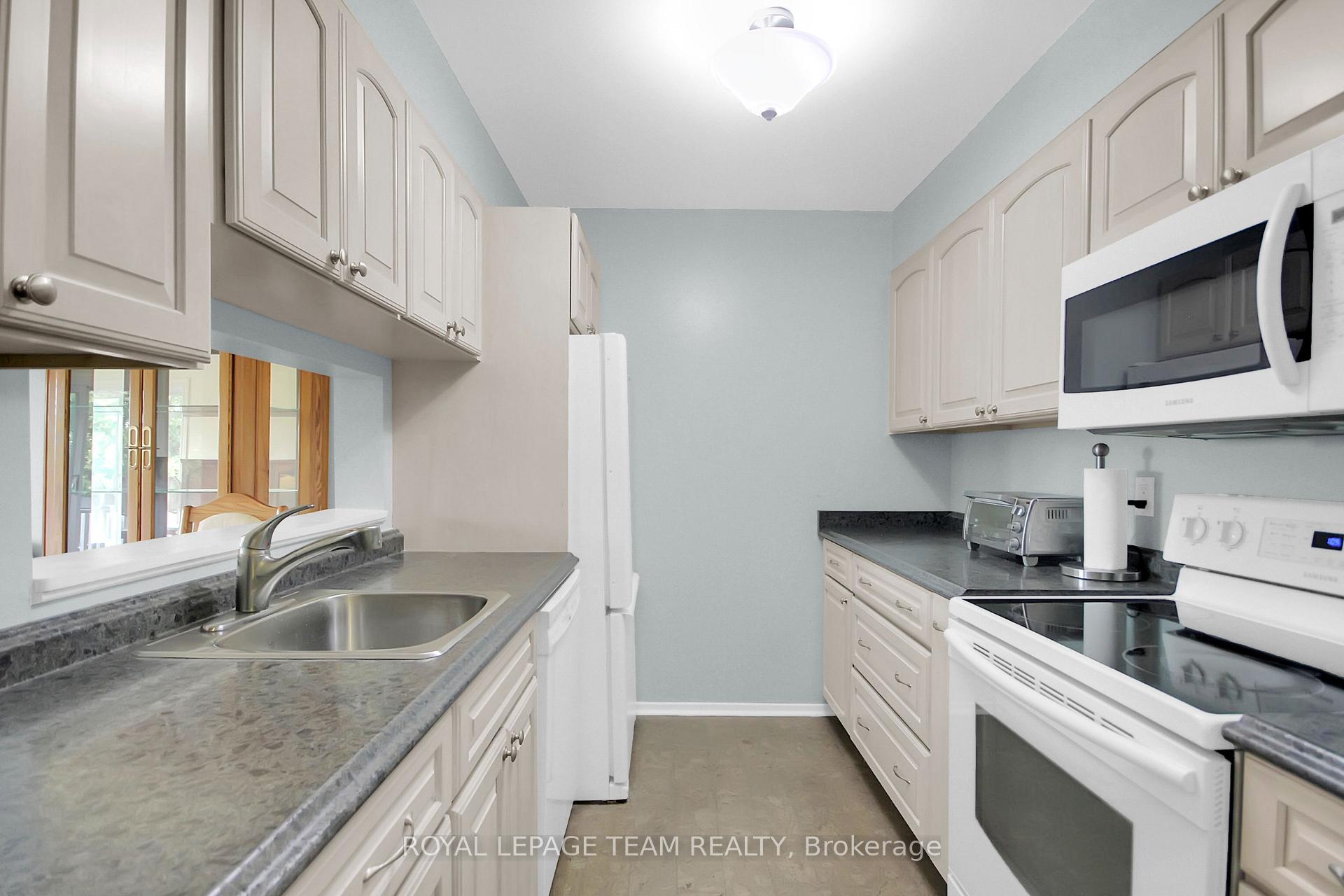 Photo 9 of Unit 305, 218 Viewmount Drive, Ottawa, Borden Farm/Stewart Farm/Carleton Heights/Parkwood Hills — HOMEH