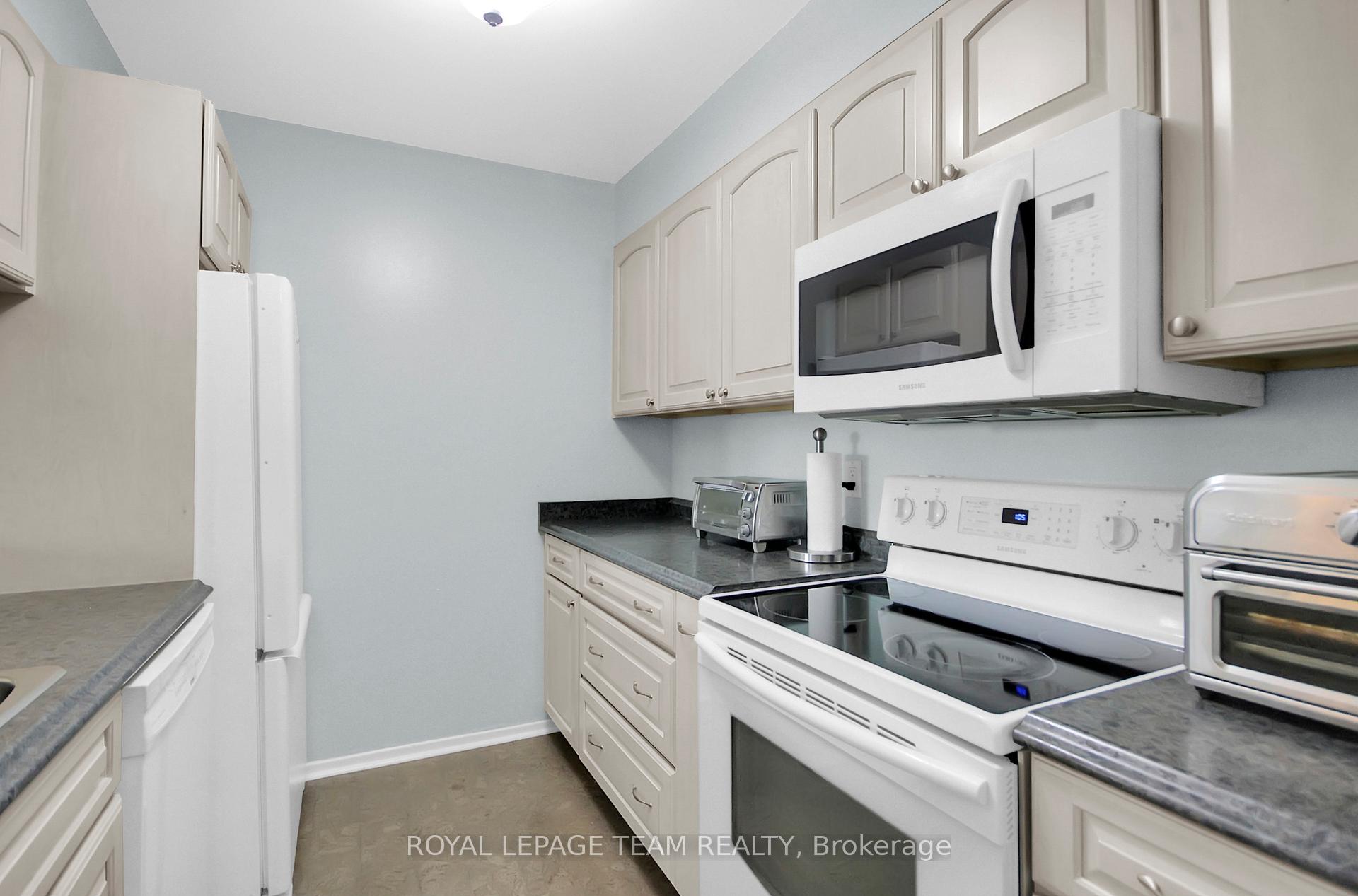 Photo 10 of Unit 305, 218 Viewmount Drive, Ottawa, Borden Farm/Stewart Farm/Carleton Heights/Parkwood Hills — HOMEH