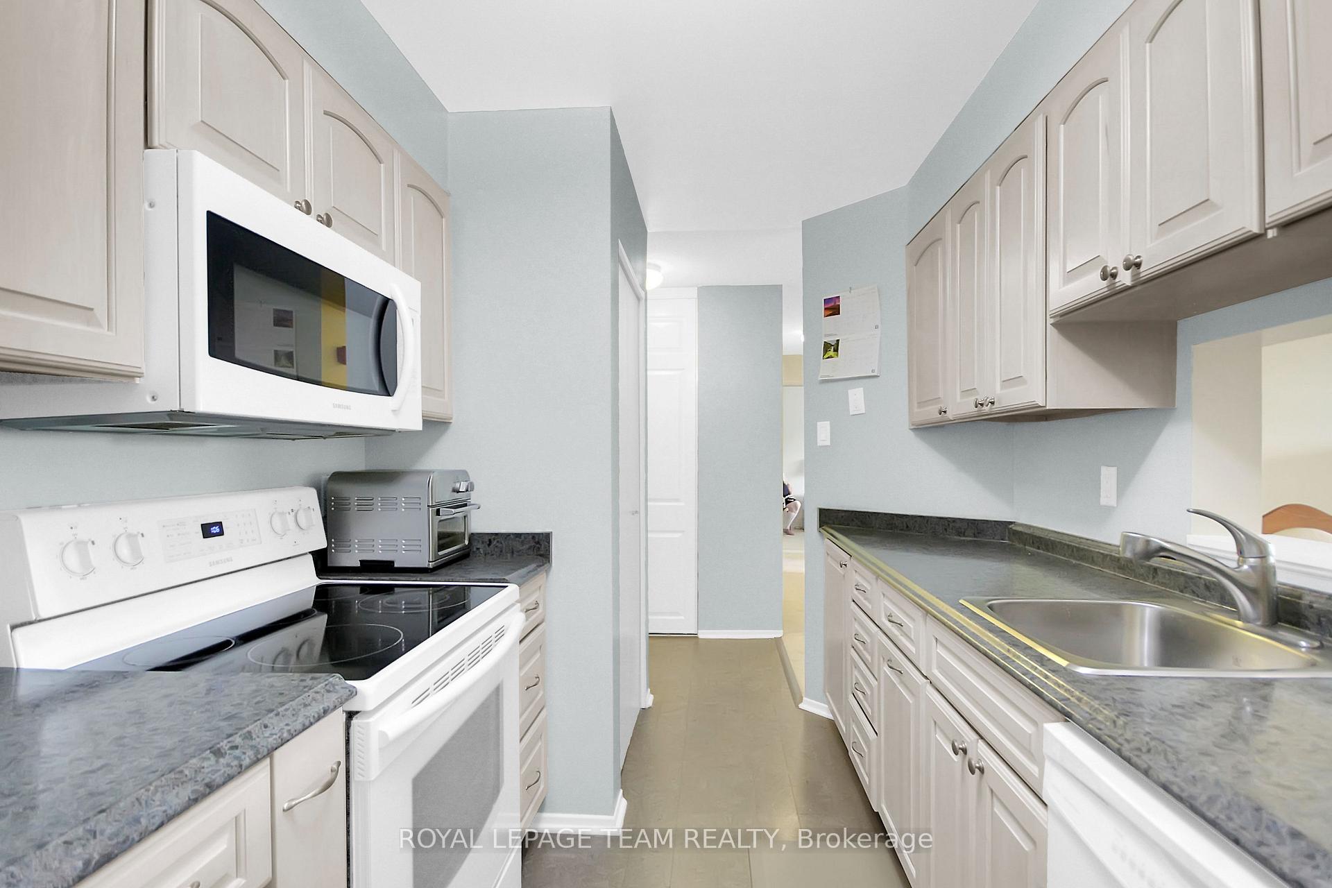 Photo 11 of Unit 305, 218 Viewmount Drive, Ottawa, Borden Farm/Stewart Farm/Carleton Heights/Parkwood Hills — HOMEH
