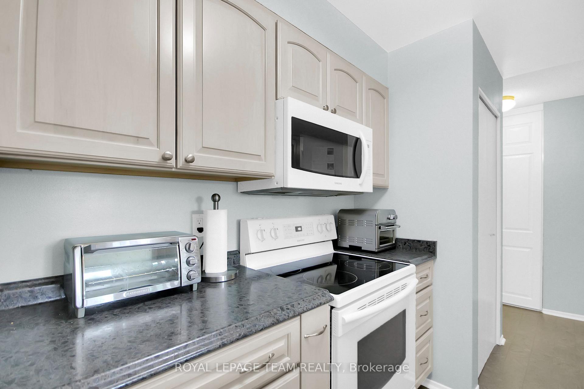 Photo 12 of Unit 305, 218 Viewmount Drive, Ottawa, Borden Farm/Stewart Farm/Carleton Heights/Parkwood Hills — HOMEH