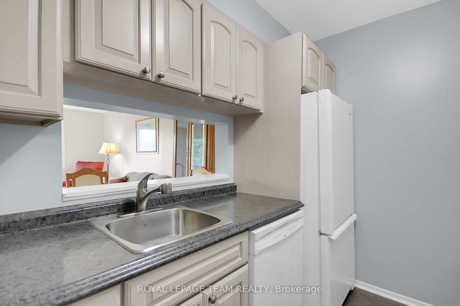 Photo 15 of Unit 305, 218 Viewmount Drive, Ottawa, Borden Farm/Stewart Farm/Carleton Heights/Parkwood Hills — HOMEH