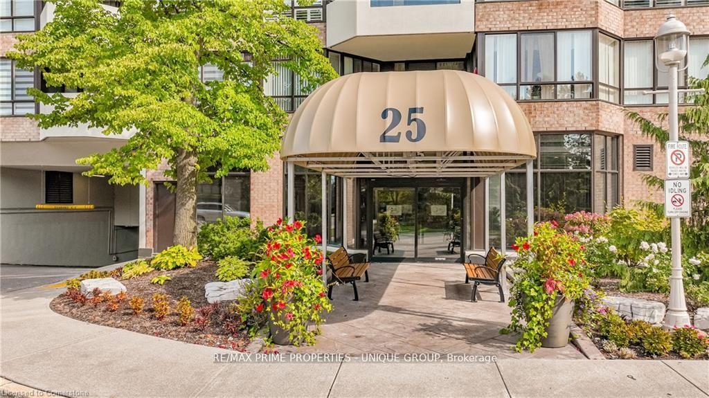 Photo 3 of Unit 827, 25 Austin Drive, Markham, Markville — HOMEH