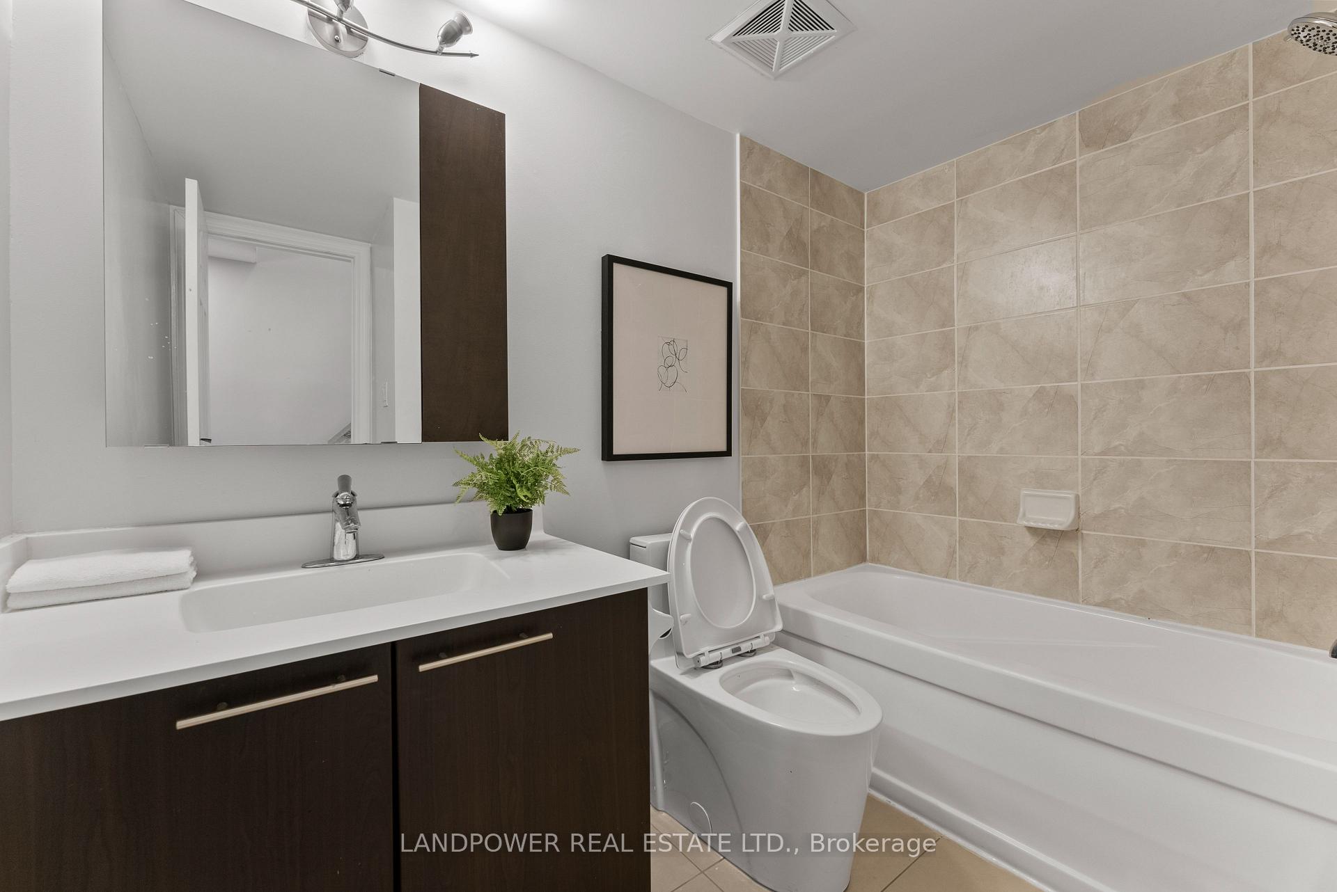 Photo 7 of 19 Saddlecreek Drive, Markham, Commerce Valley — HOMEH