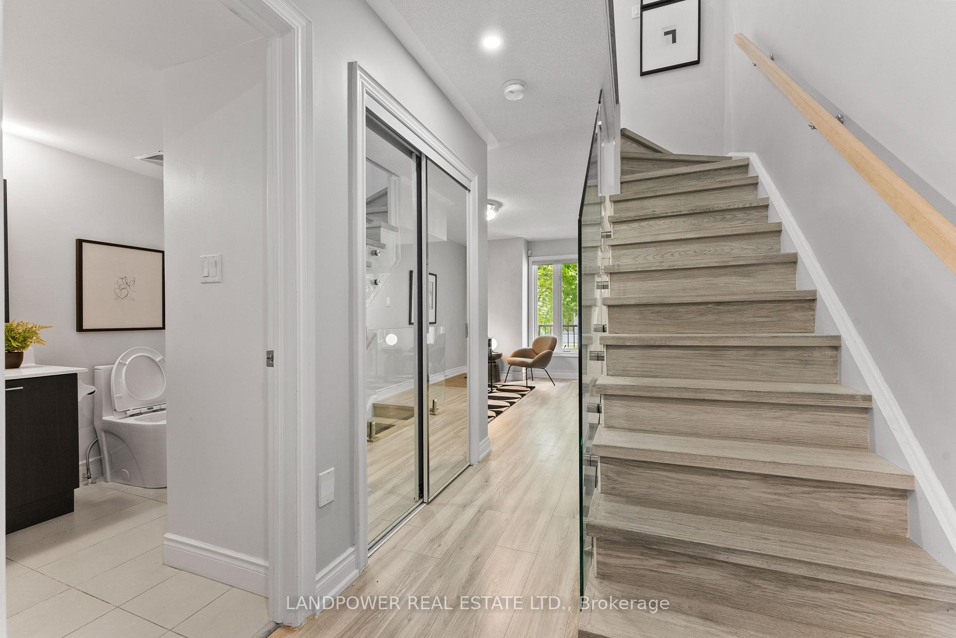 Photo 9 of 19 Saddlecreek Drive, Markham, Commerce Valley — HOMEH