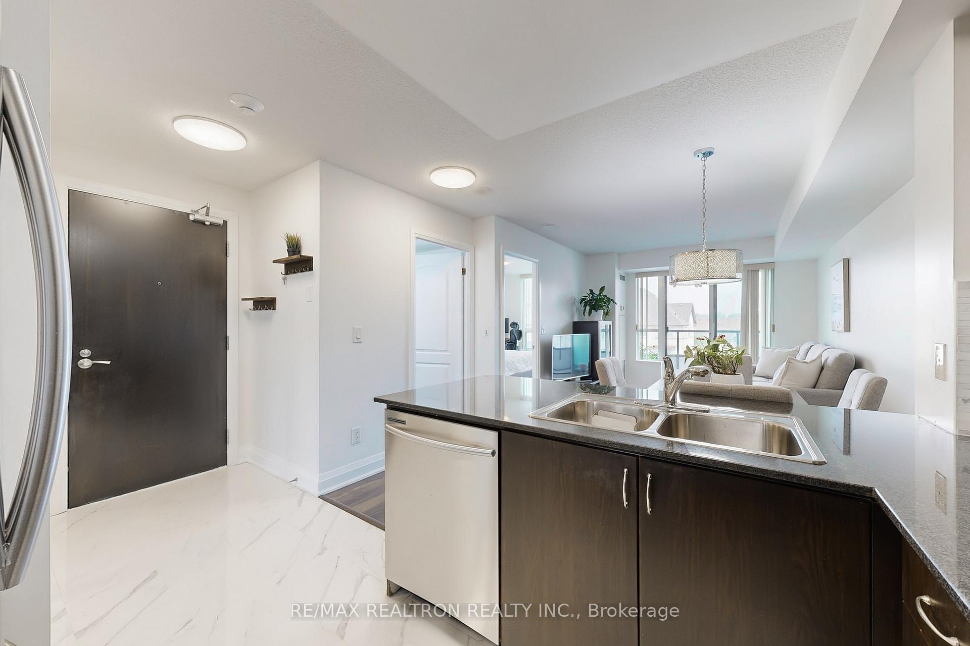 Photo 3 of Unit 321, 20 North Park Road, Vaughan, Beverley Glen — HOMEH