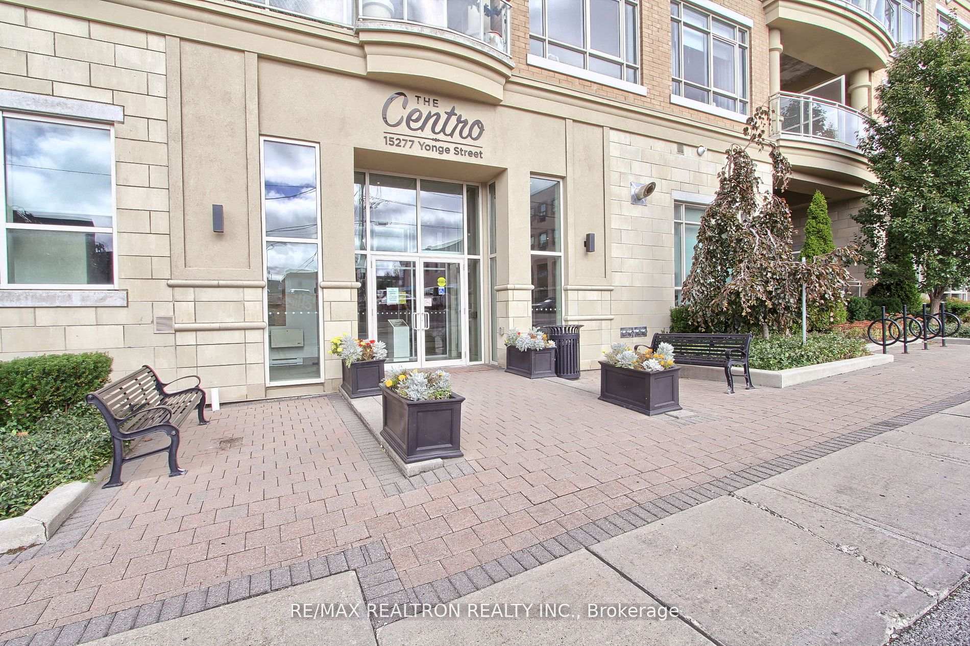 Photo 1 of Unit 506, 15277 Yonge Street, Aurora, Aurora Village — HOMEH