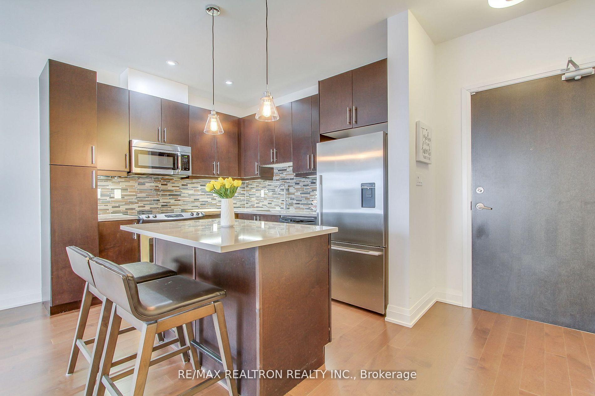 Photo 4 of Unit 506, 15277 Yonge Street, Aurora, Aurora Village — HOMEH