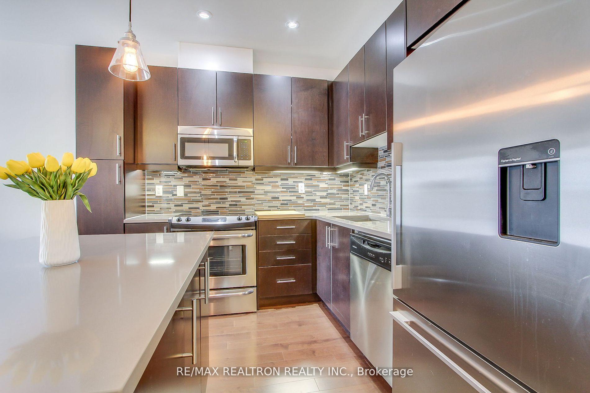 Photo 5 of Unit 506, 15277 Yonge Street, Aurora, Aurora Village — HOMEH