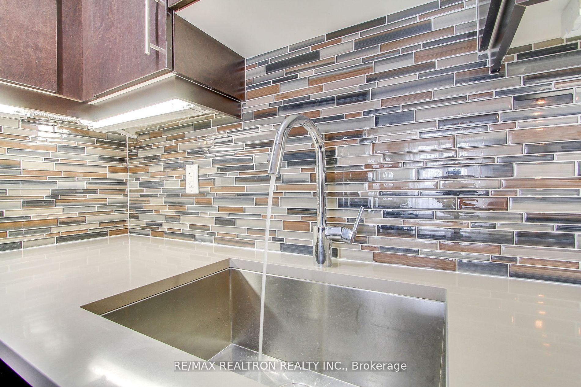 Photo 6 of Unit 506, 15277 Yonge Street, Aurora, Aurora Village — HOMEH