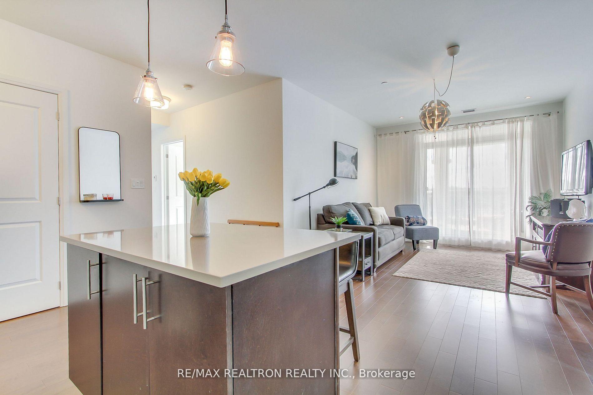 Photo 8 of Unit 506, 15277 Yonge Street, Aurora, Aurora Village — HOMEH