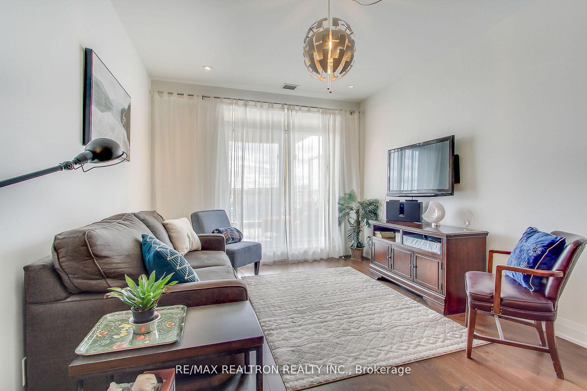 Photo 10 of Unit 506, 15277 Yonge Street, Aurora, Aurora Village — HOMEH