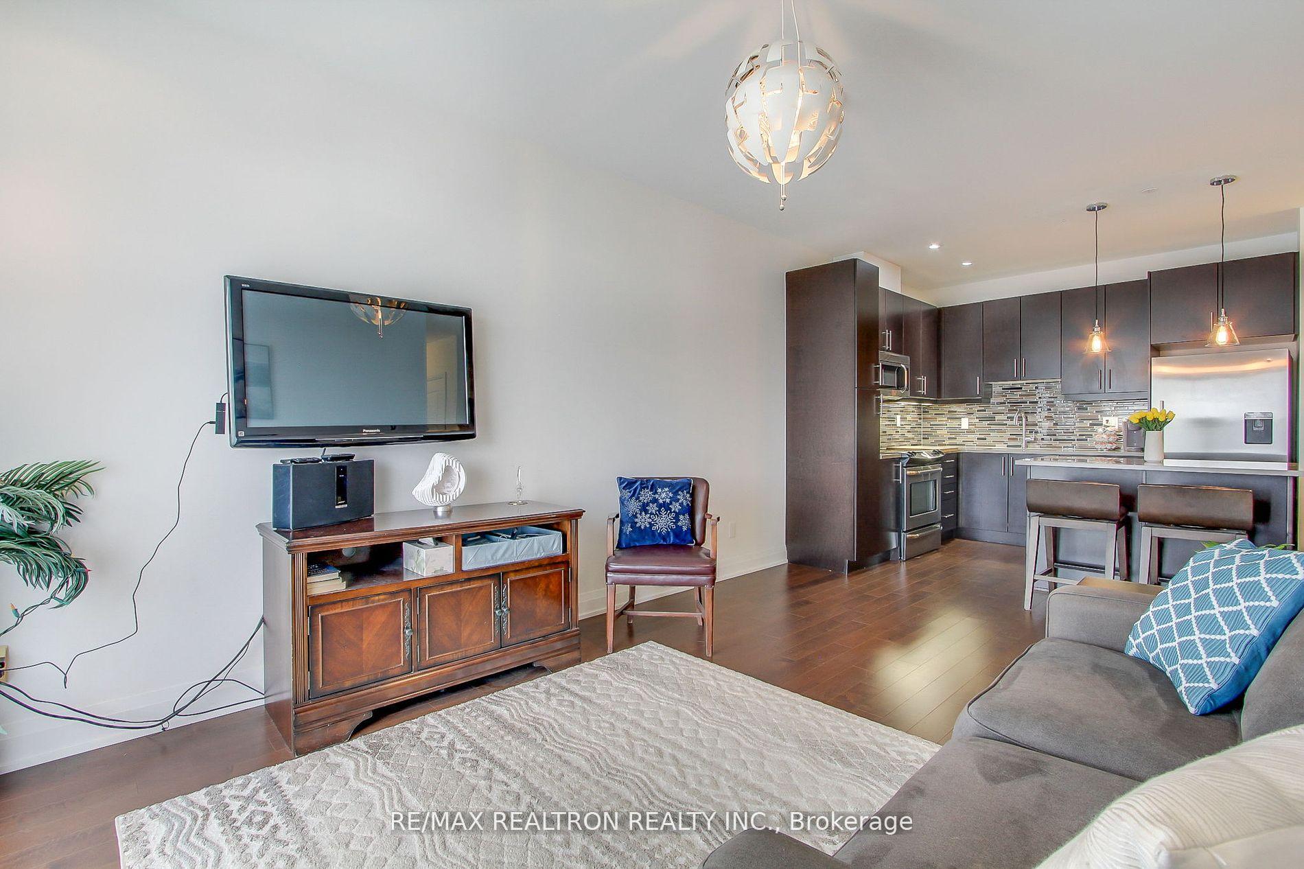 Photo 11 of Unit 506, 15277 Yonge Street, Aurora, Aurora Village — HOMEH