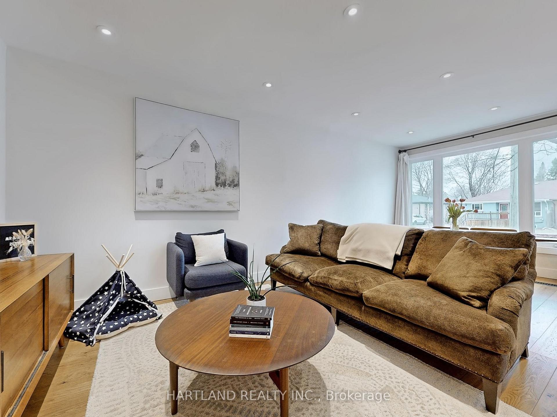 Photo 2 of 61 Davis Road, Aurora, Aurora Highlands — HOMEH
