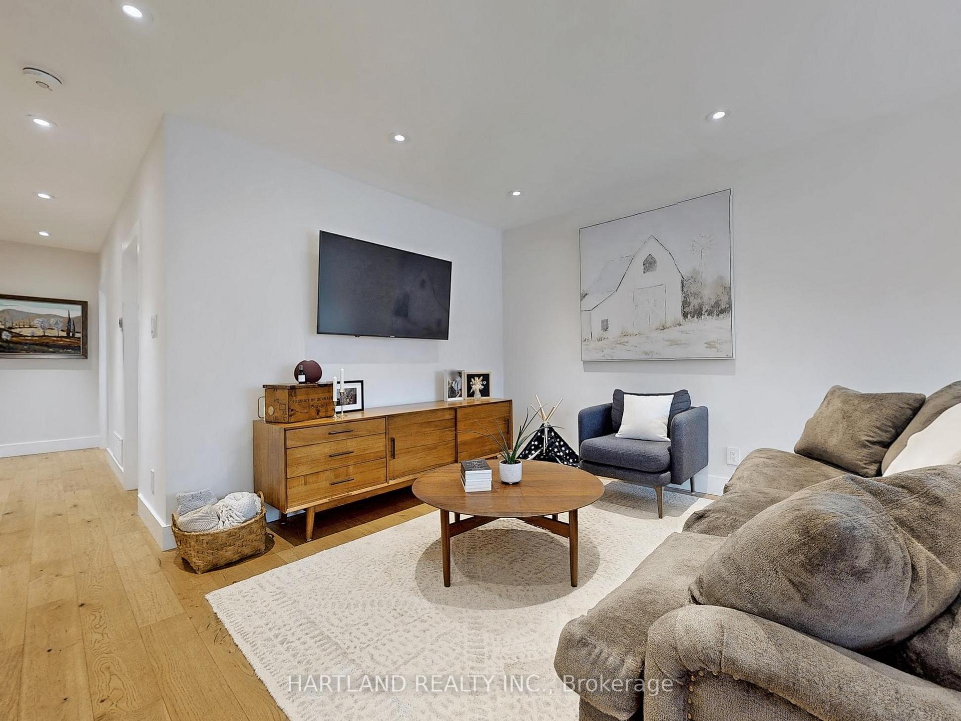 Photo 4 of 61 Davis Road, Aurora, Aurora Highlands — HOMEH