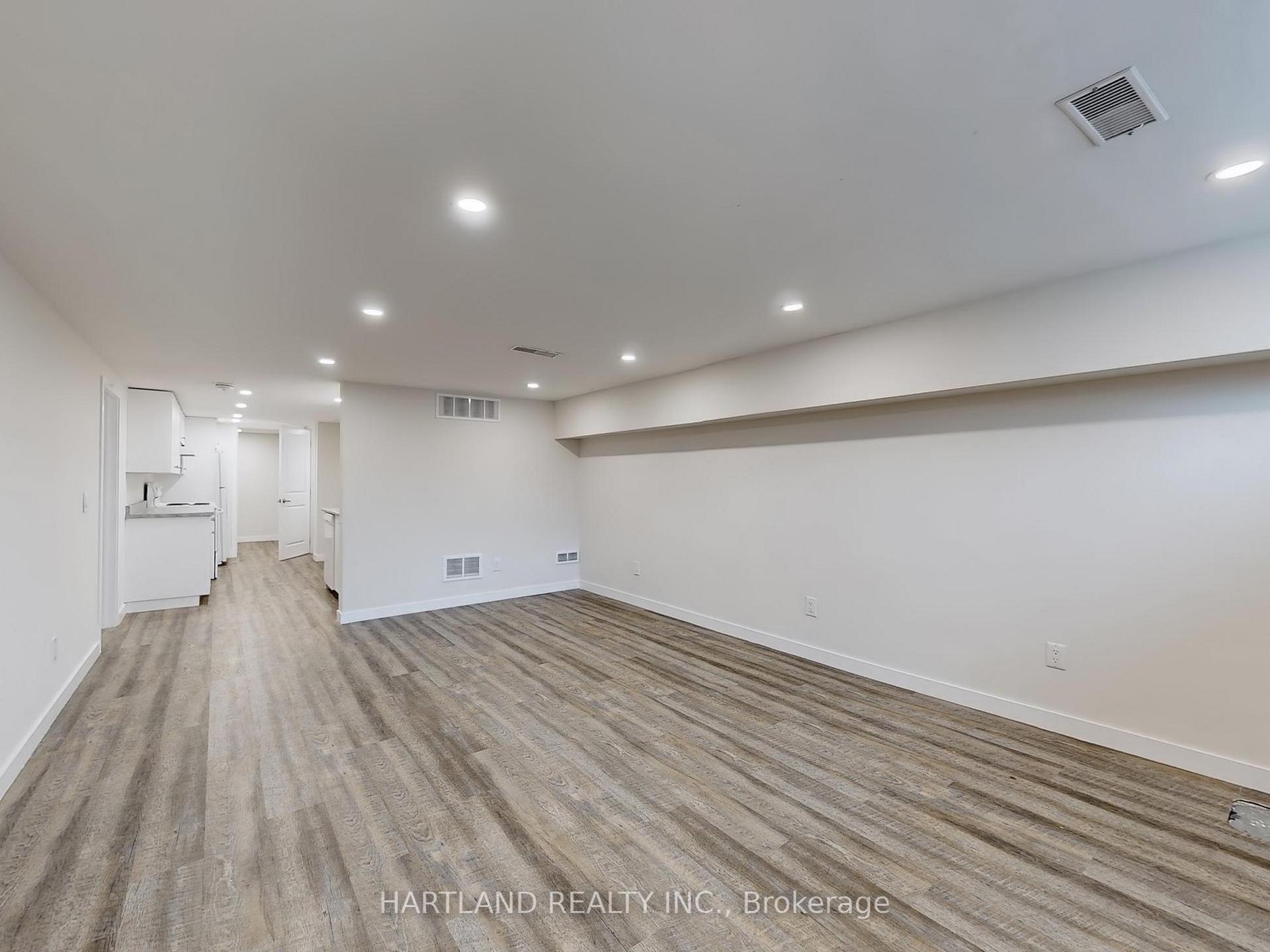 Photo 30 of 61 Davis Road, Aurora, Aurora Highlands — HOMEH