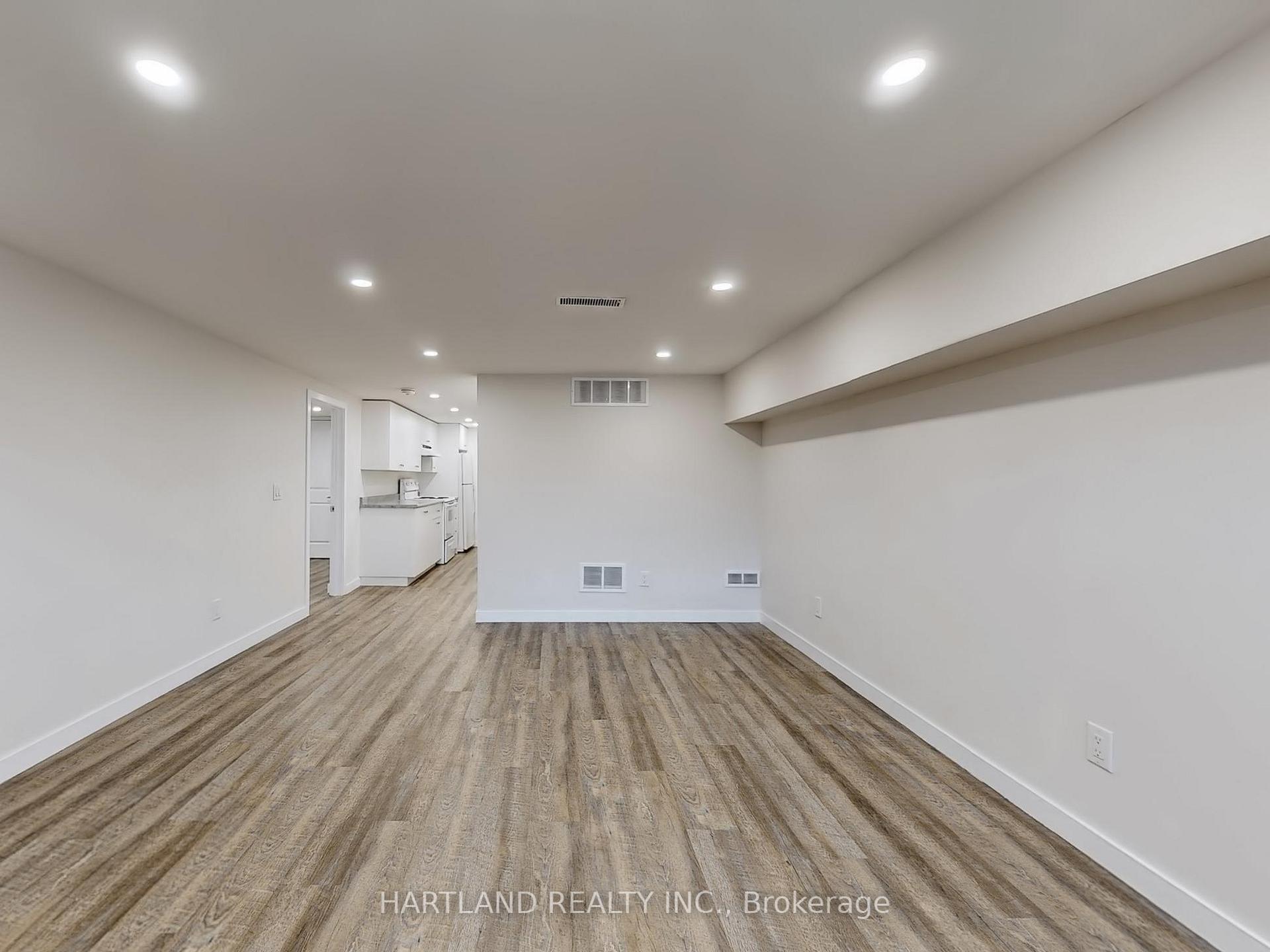 Photo 29 of 61 Davis Road, Aurora, Aurora Highlands — HOMEH