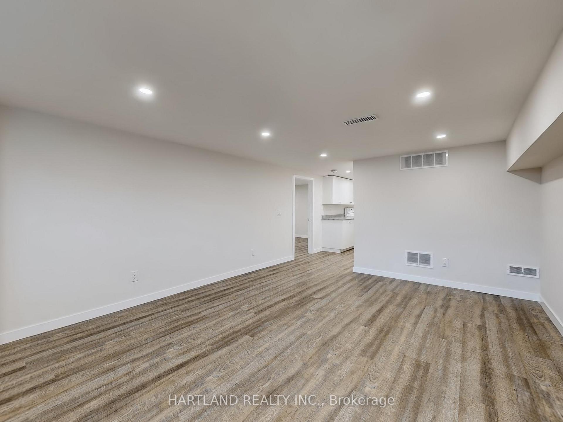 Photo 31 of 61 Davis Road, Aurora, Aurora Highlands — HOMEH