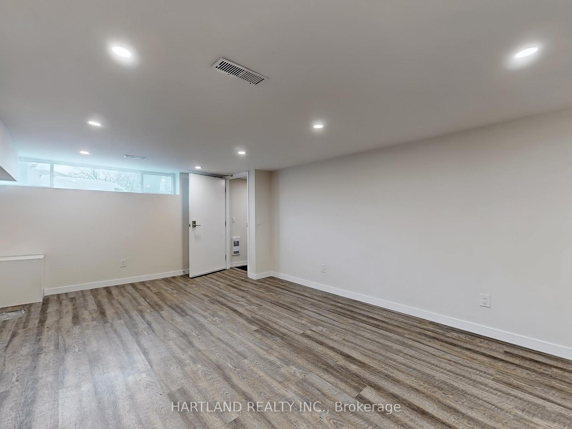 Photo 33 of 61 Davis Road, Aurora, Aurora Highlands — HOMEH
