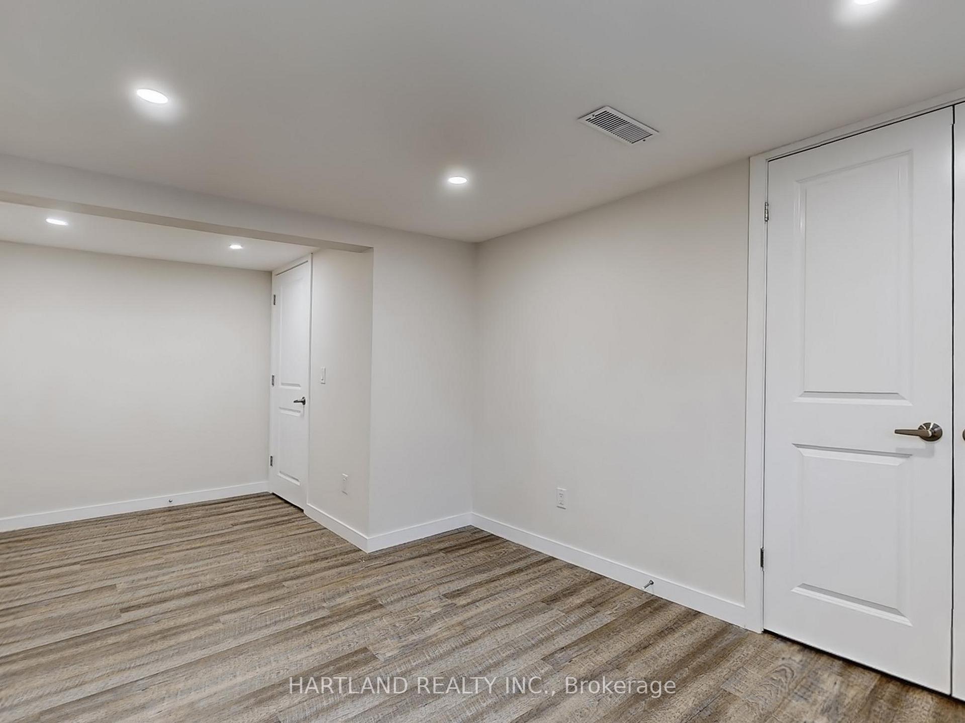 Photo 34 of 61 Davis Road, Aurora, Aurora Highlands — HOMEH