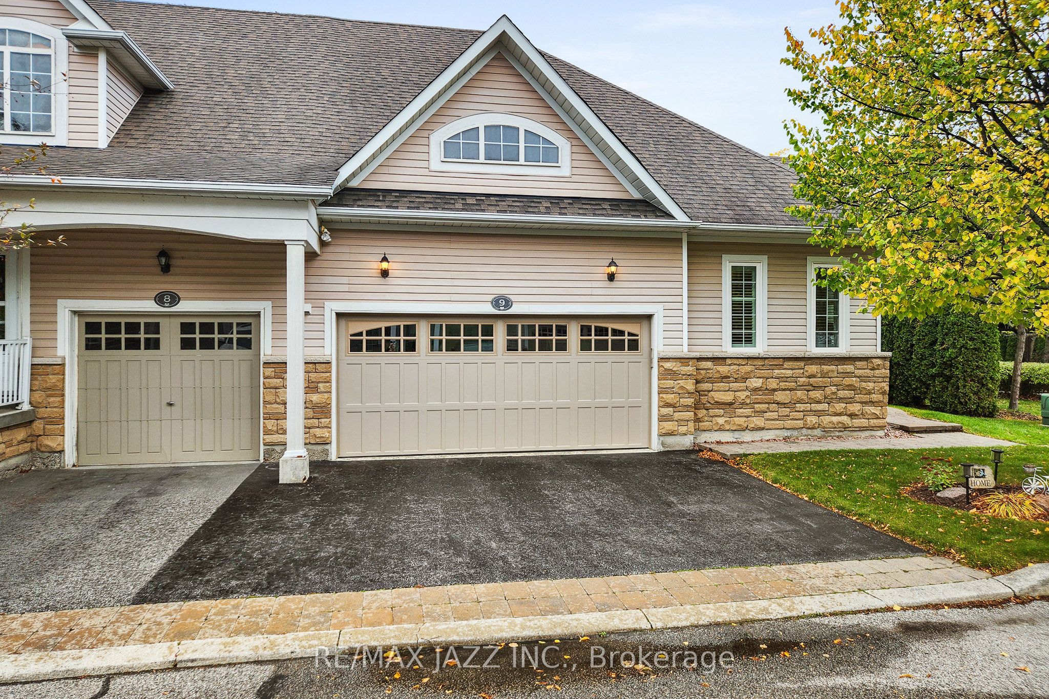 Front of Unit 9, 350 Lakebreeze Drive