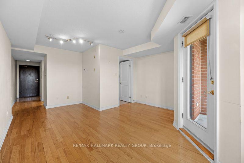 Photo 3 of Unit 4C, 310 Central Park Drive, Ottawa, Central Park — HOMEH