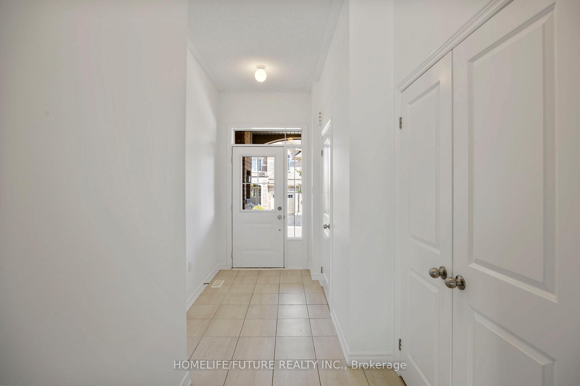 Photo 3 of 10 Brent Crescent, Clarington, Bowmanville — HOMEH