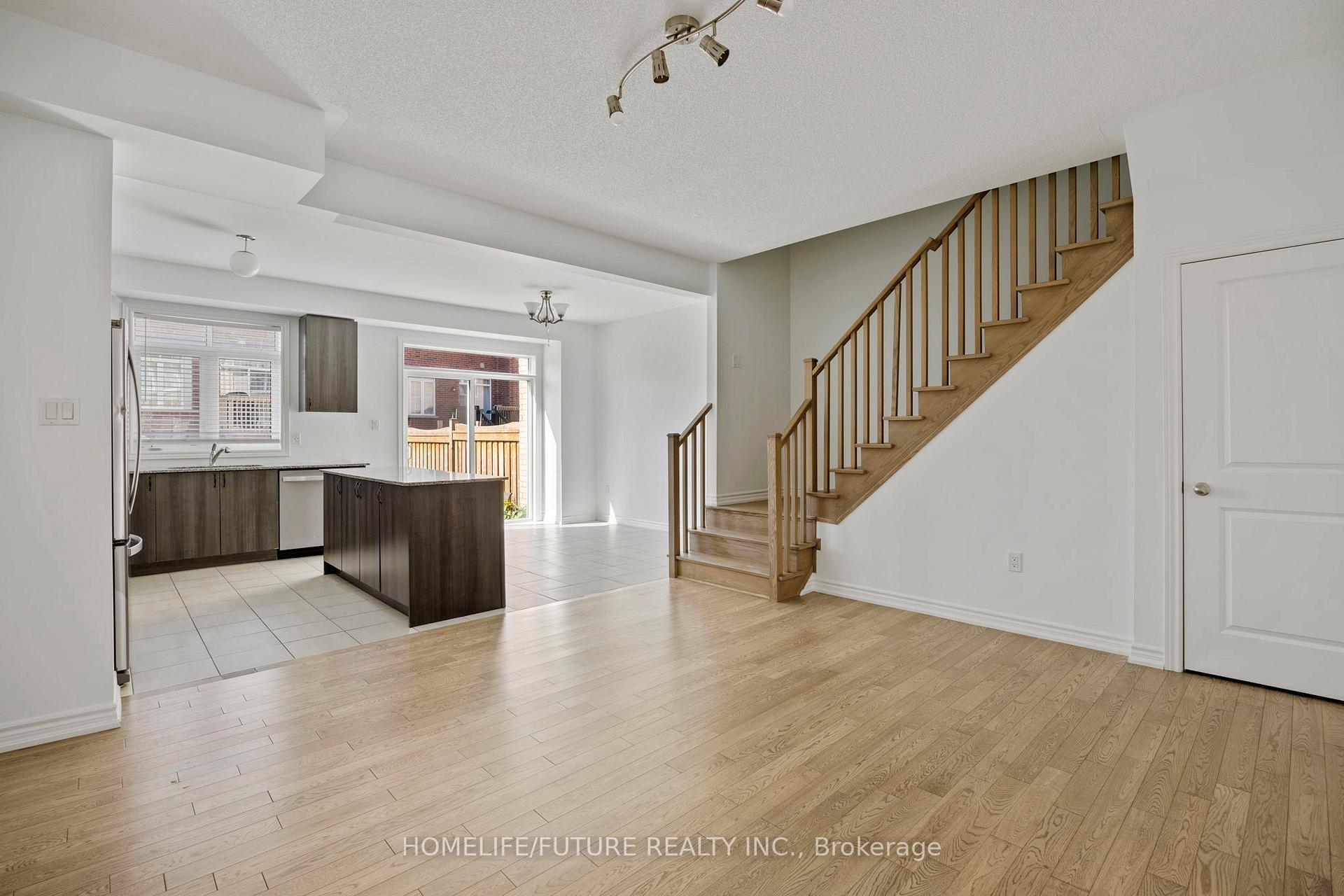 Photo 6 of 10 Brent Crescent, Clarington, Bowmanville — HOMEH