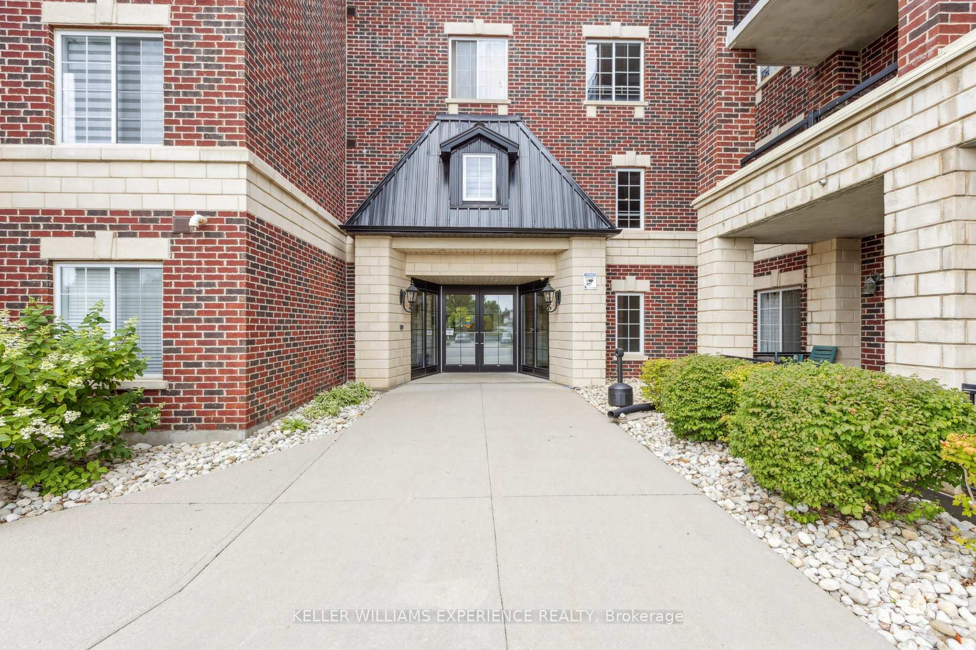 Photo 3 of Unit 301, 308 Watson Parkway N, Guelph, Grange Road — HOMEH